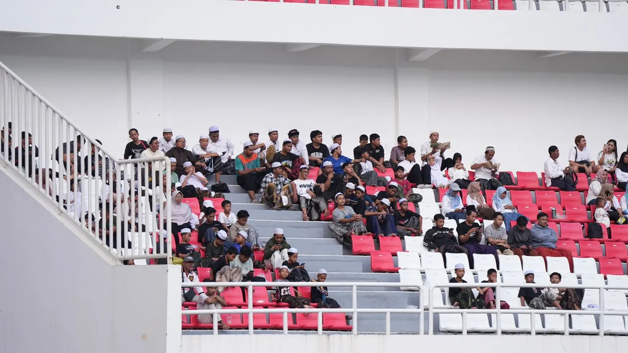 Java United Berbagi Kebahagiaan bersama Ribuan Santri dan Siswa SSB